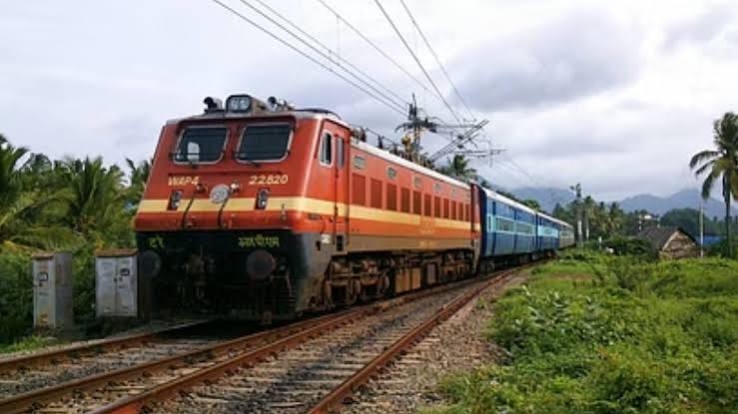 रेल यात्रियों के लिए बड़ा अपडेट, छत्तीसगढ़ से गुजरने वाली 10 ट्रेनों के समय में बदलाव
